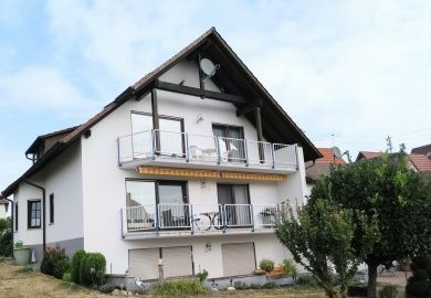 Renovierte, große 3-Sterne Ferienwohnung (DTV-Klassifizierung) im Winzerhaus, mit Blick in Natur und Weinberge, für 2 - 4 Personen geeignet.