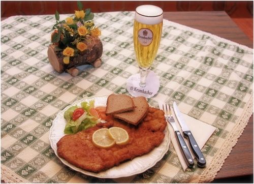 Die Spezialität sind die überaus leckeren und großen Schnitzel.