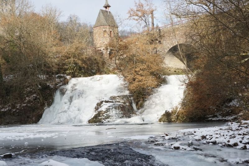 Pyrmonter Wasserfall im Winterschlaf