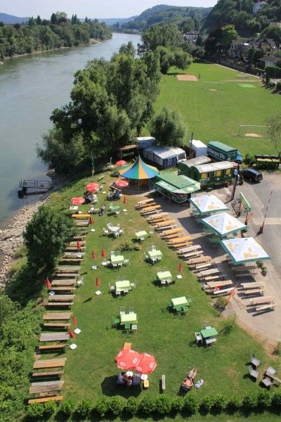 ... direkt am Fluss gelegen genießen Sie ringsum eine angenehme, natürliche Umgebung