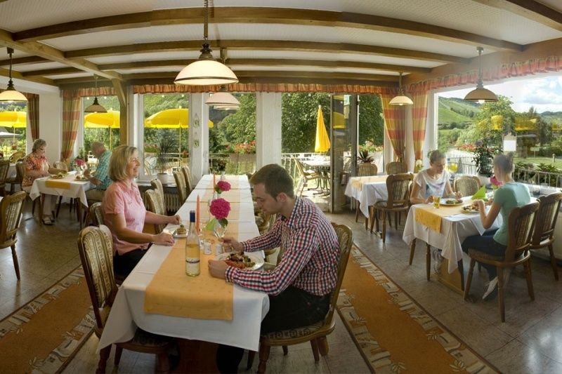 Hotel - Weinhaus Moselblick & Ferienweingut Kreuzgarten