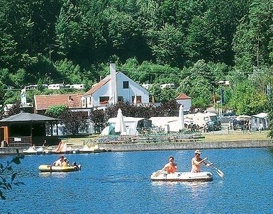 Camping-Freizeitzentrum Sägmühle und Schlafen im Weinfass