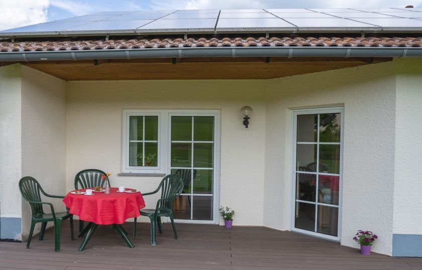 Große Terrasse mit Blick auf das Alpakagehege