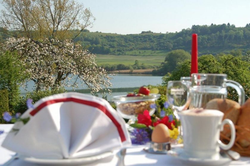 Hotel - Cafe Maarblick in der Vulkaneifel - UFERZONE14