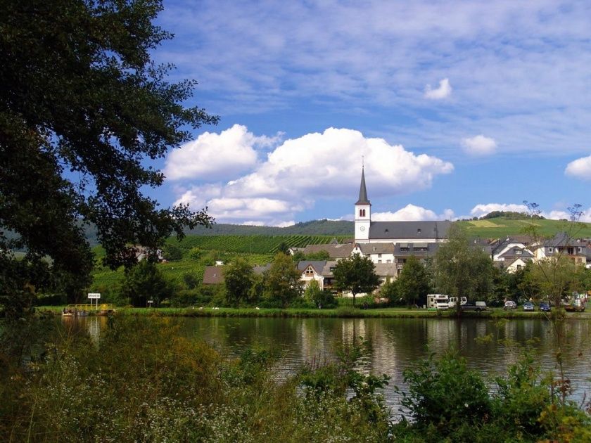 Weingut und Ferienwohnungen Ferres