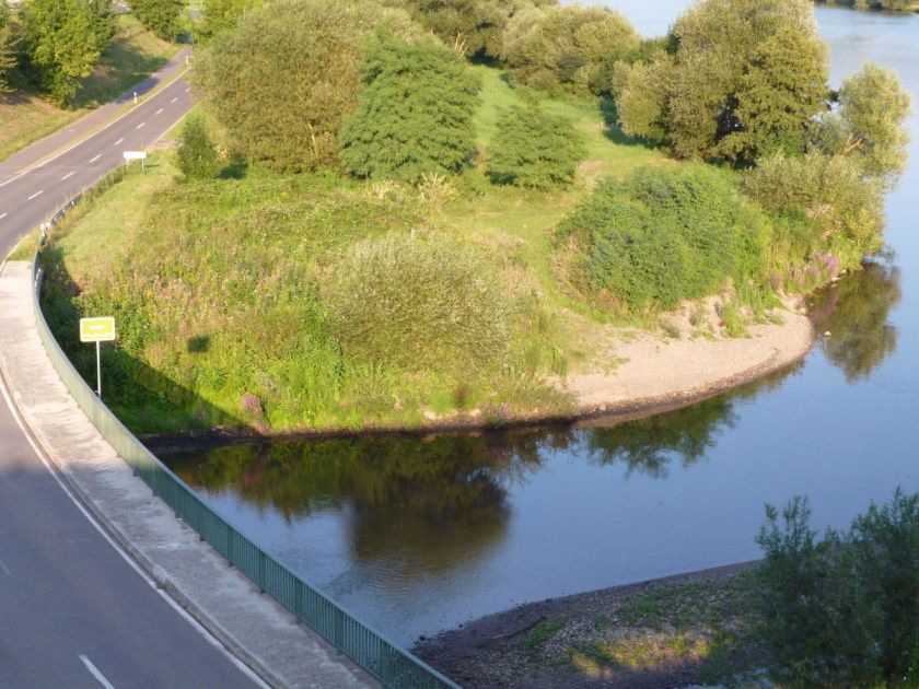 Hier mündet die Lieser in die Mosel 