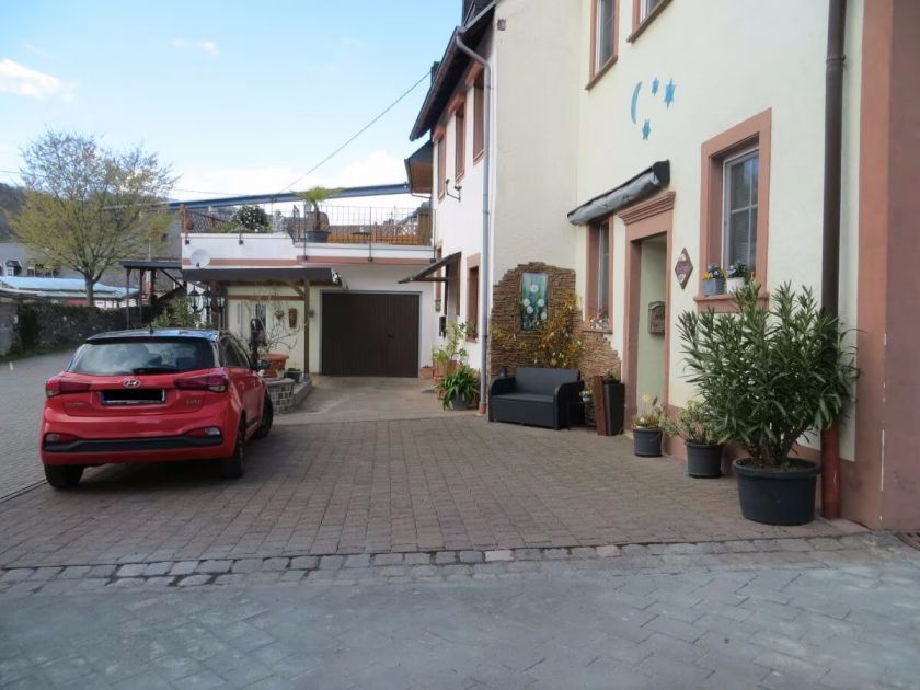 Parkplatz vor dem Haus